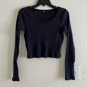 UNIQLO ribbed long sleeve. Very cute and comfortable! Good staple piece!